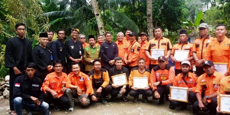 20 Relawan menerima penghargaan dari Pemkab dan warga terdampak mendapatkan JADUP