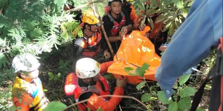 Tim SAR Gabungan Bersama Senkom Berhasil Menemukan Jasad Setelah Semalam Suntuk Lakukan Pencarian