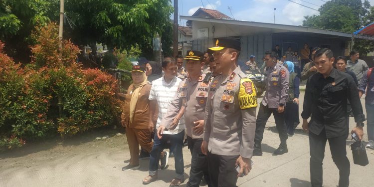 Di Kabupaten Bone, Pj. Bupati Bantaeng Salurkan Hak Pilihnya