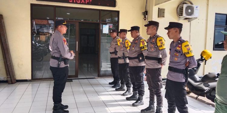 Di Kabupaten Bone, Pj. Bupati Bantaeng Salurkan Hak Pilihnya