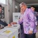 Antusiasme Tinggi Pj Bupati Bandung Barat dan Keluarga dalam Pemilu 2024: Menyalurkan Hak Suara di TPS 011