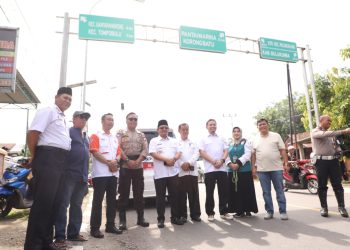 Di Kabupaten Bone, Pj. Bupati Bantaeng Salurkan Hak Pilihnya