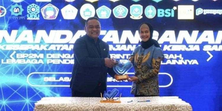 Bupati Laura Tandatangani Nota Kesepakatan dengan BP2MI