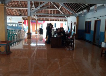 Antusias masyarakat dalam penerimaan bansos beras
