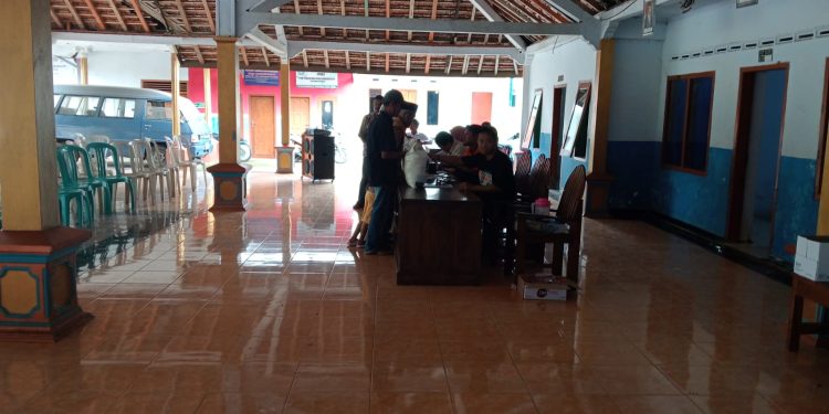 Antusias masyarakat dalam penerimaan bansos beras