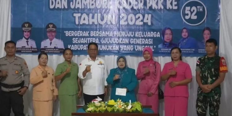 Bupati Laura Berikan Bonus Kepada Atlet Siwo PWI Nunukan Berprestasi