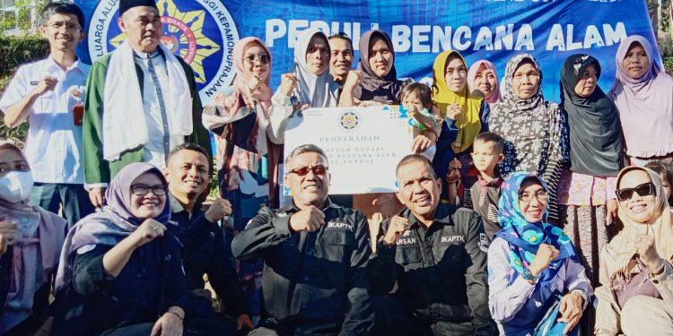 IKAPTK Kabupaten Bandung Barat Serahkan Bantuan kepada Korban Bencana Alam
