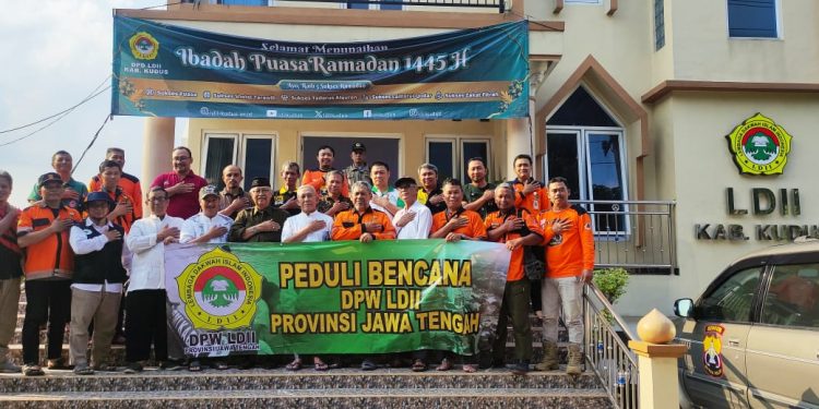 Koordinasi DPW LDII Jateng Beserta Senkom Menyerahkan 350 Juta Lebih Untuk Korban Banjir di Demak dan Kudus