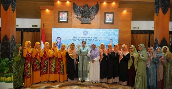 Ketua Tim Penggerak PKK Trenggalek Novita Hardini Tutup Kegiatan Pondok Ramadhan.