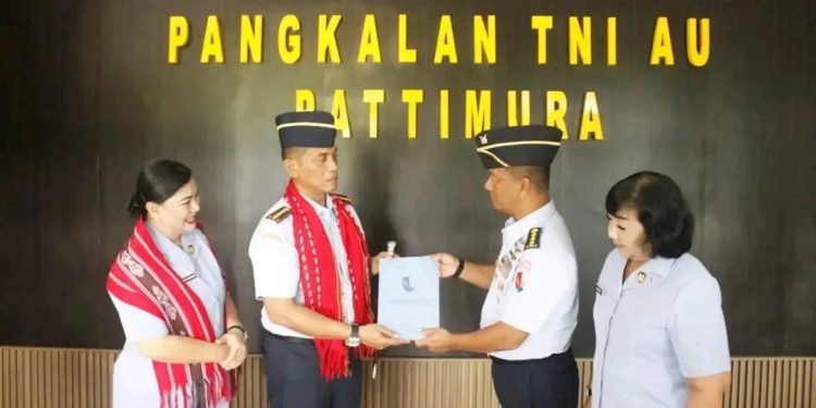 Tradisi Passing In-Out Parade Lanud Pattimura Sambut Kolonel Pnb Jhonson Henrico Simatupang
