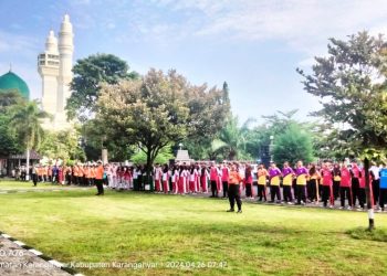 PJ Bupati Karanganyar Menggelar Upacara Hari Kesiapsiagaan Bencana di Lanjutkan Menyerahkan Dana Hibah