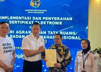 Pj. Bupati Bantaeng Terima Sertipikat Elektronik dari Menteri Agraria dan Tata Ruang