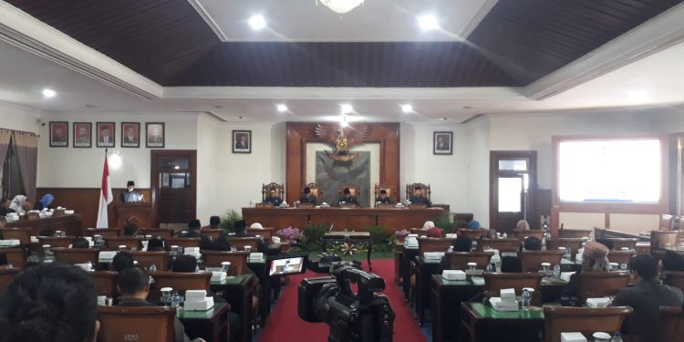 Rapat Paripurna DPRD Tulungagung Tetapkan Ranperda dan Rekomendasi LKPJ Bupati Akir Tahun Anggaran 2023.