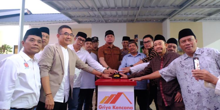 Lengkapi Berkas Penerimaan Dana Hibah Pengurus Masjid Al-Mubarok Temui Kesbangpol Manokwari