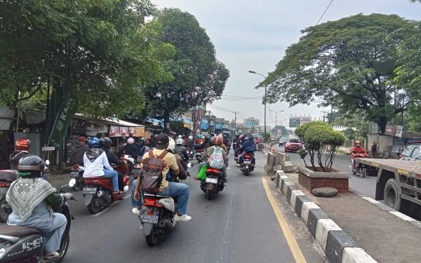Hadiri Buka Bersama Di Klinik Utama Doi79. Pj, Bupati Bantaeng : Selalu Jaga Kebersamaan Jelang Idul Fitri.