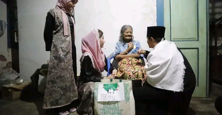 Kesedihan Mas Ipin Melihat Warganya Hidup Sebatang Kara di Usia Senja Saat Lebaran