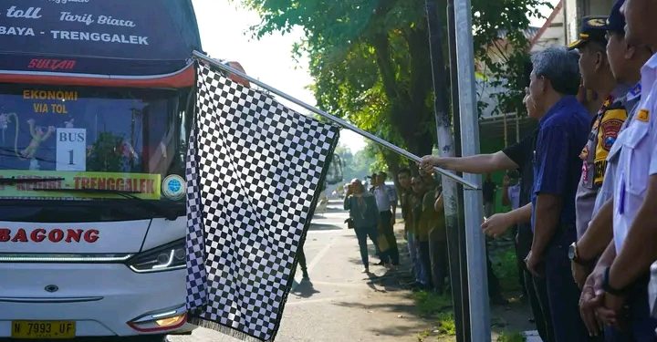 Bupati Trenggalek Berangkatkan 7 Bus Arus Balik Gratis dengan Tujuan Kota Surabaya