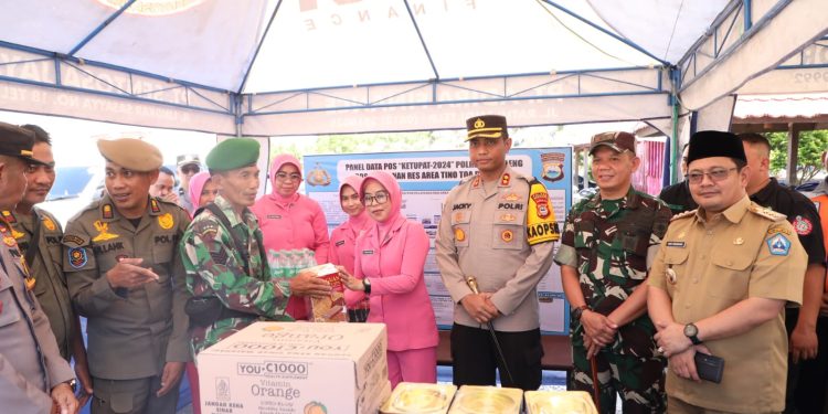 Rawan Kejahatan Tim K9 Polda Sulsel Melakukan Patroli dan Sterilisasi di Terminal Regional Daya