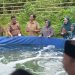 Ketua TP PKK Kota Makassar Tebar Benih Udang Vaname di Tanjung Merdeka