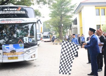 Lepas Jemaah Haji Kloter 19, Dani Ramdan Berpesan Jaga Kesehatan dan Ikuti Instruksi Petugas Haji