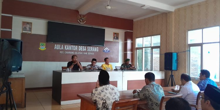 Desa Serang Menggelar Acara Rapat Minggon Di Aula Kantor Desa Serang