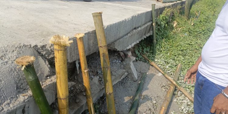 Kepala Desa Cipayung Ajak Warga Setempat Pancang Jalan Yang longsor