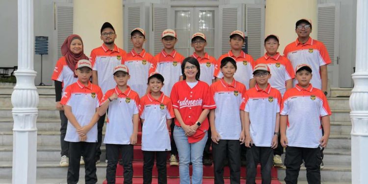 Amanda Soemedi Lepas Tim Baseball Flash Bandung Berlaga di Filipina