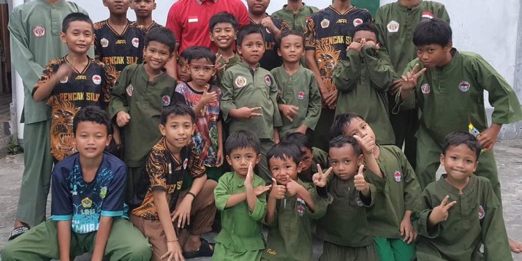 Eka Yulianto Hadiri Latihan Rutin Persinas Asad Manokwari, Beri Support dan Motivasi Juara