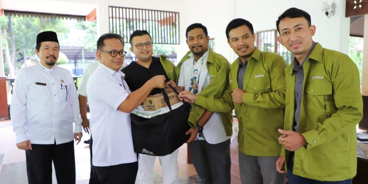 Pelepasan Tim Pelaksana Kegiatan Kurban Pada Hari Raya Iedul Adha 1445 Hijriah Di Kota Bekasi