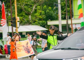 Ciptakan Kelancaran Lalu Lintas, Senkom bersama Satlantas Polres Mimika Strong Point