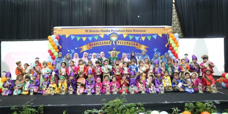 Buka Wisuda TK DWP Kota Makassar Angkatan 45, Fadliah Firman Tekankan Program Jagai Anakta