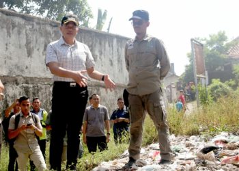 Pj Bupati Cirebon Gerak Cepat Lakukan Penanganan Sampah Liar di Sungai Jamblang