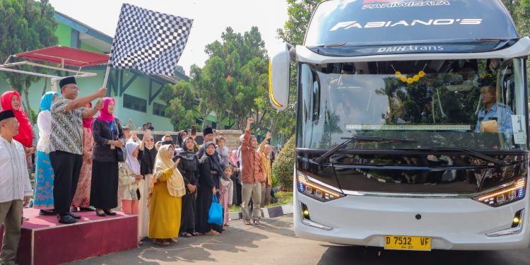 Calon Jemaah Haji Kota Cimahi Gelombang II 2024 Diberangkatkan