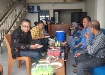 Himpunan Jurnalis Bantaeng (HIJAB) Silaturahmi Sekalian Bersantap Siang Di Kantor Media Halilintar News Jenepoonto