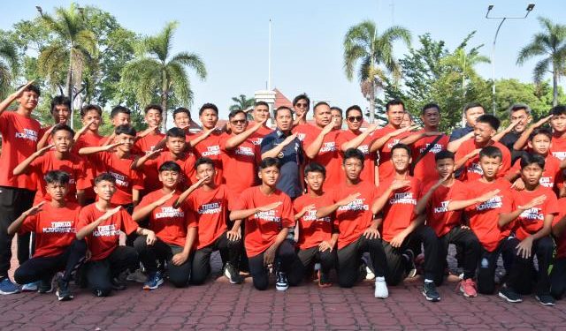 Lepas Tim U14 Karawang, Bupati Aep: Jaga Kesehatan Dan Kekompakan