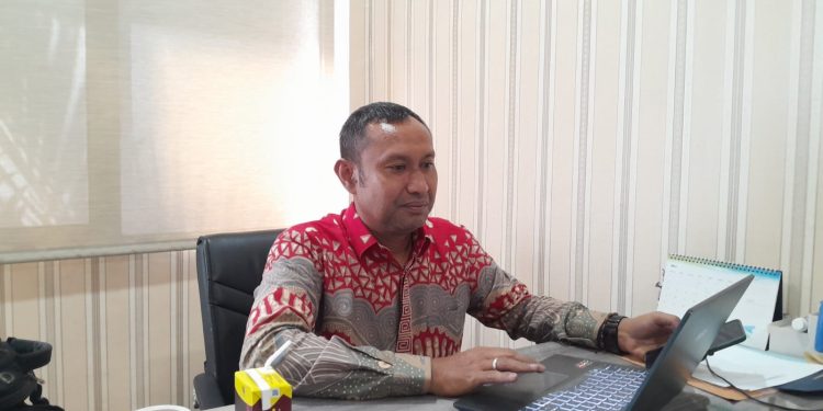 Kabid Dinas PUPR Karawang Tri Winarno Untuk Perbaikan Jalan Di Pinayungan Cidomba Akan Segera Terealisasikan