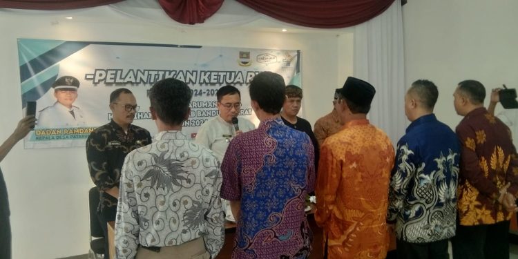 Pelantikan terkini dan terbaru ketua 5.RW desa Pataruman dihadiri camat Cihampelas