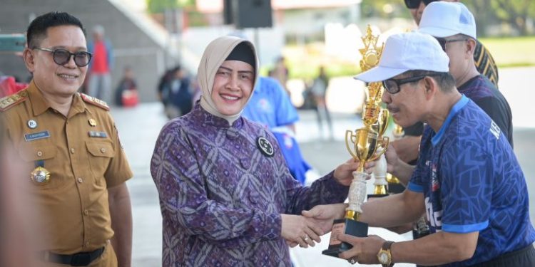 Resmi Dimulai, Indira Yusuf Ismail Buka O2SN SD-SMP Kota Makassar