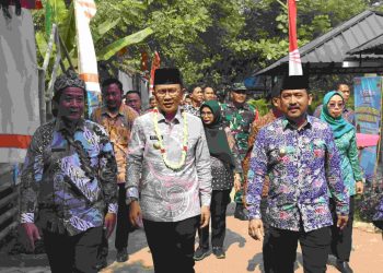 Sambangi Desa Cikedokan, Dani Ramdan Puji Saung Angklung Kamurang yang Asri dan Nyaman