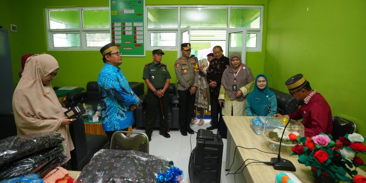 Pj. Bupati Bantaeng Dampingi Pj. Gubernur Sulsel Kunjungi UPT SLB Negeri 1 Bantaeng