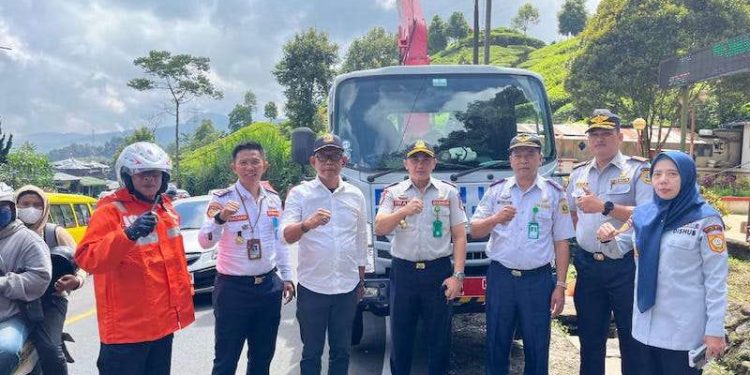 Tertibkan Parkir Liar, Pemkab Bogor Tambah Personil dan Jam Patroli di Kawasan Puncak