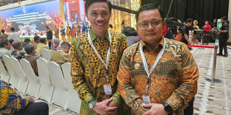 Bersama Ketua DPRD, Pj Bupati Bantaeng Hadiri penyerahan LHP LKPP 2023.
