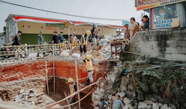 Bupati Karawang Tinjau Pembangunan Infrastruktur Jembatan dan Jalan