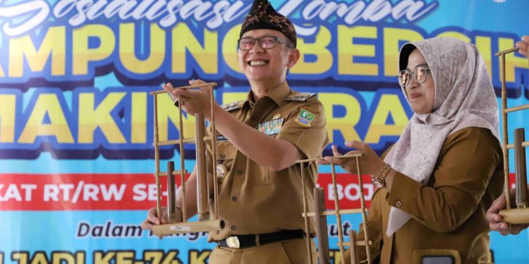 Musik Angklung Sambut Dani Ramdan Sosialisasi Lomba Kampung Bersih di Bojongmangu