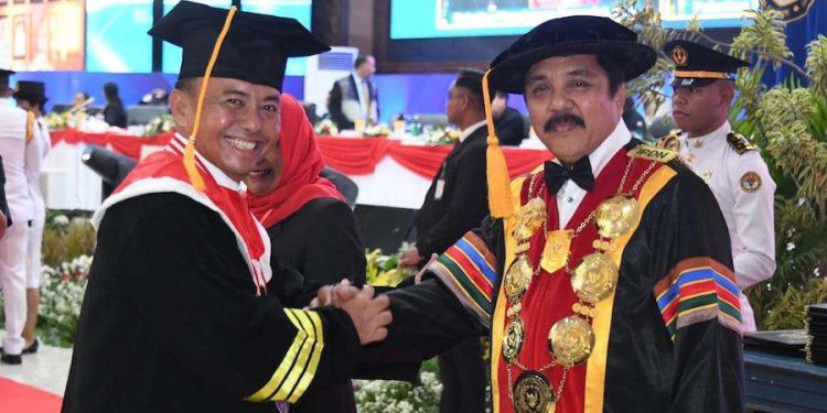Herman Suryatman Diwisuda sebagai Doktor Ilmu Pemerintahan
