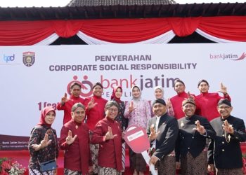 Di Hut ke- 666 Kabupaten Ngawi, Bank Jatim Serahkan CSR Satu Unit Mobil kebakaran.