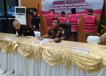 Tercium Aroma Busuk Konkalikong Korupsi “RUMDIS” Tiga Pimpinan DPRD dan Sekwan DPRD Kabupaten Bantaeng di Borgol Tim Kejari Bantaeng