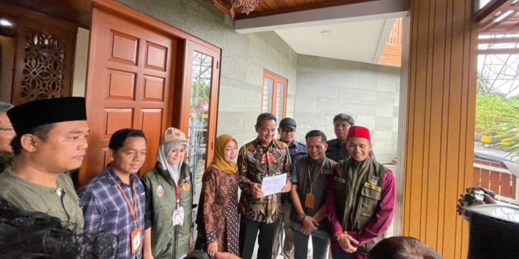 KPU Kabupaten Bekasi Lakukan Coklit di Kediaman Ketua DKPP RI di Tambun Selatan