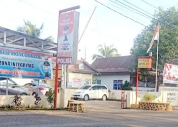 Nasib Sial.,Bermaksud Menolong Lansia yang Terjatuh Sendiri dan Tewas di Pekarangan Rumahnya, Seorang Pedagang Ayam Justru Dituduh Menganiaya dan Kios Jualan Dirusak Massa