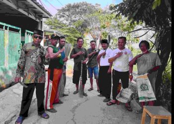 Sambut Lomba Kampung Bersih, Warga Desa Sukahurip Gotong-Royong Bersih-bersih Lingkungan